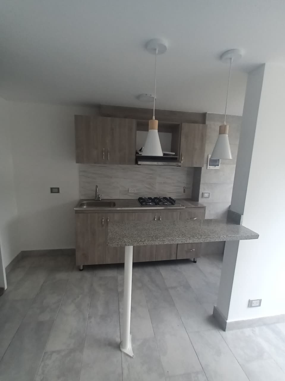 ARRIENDO APARTAMENTO 45 m² CUARTO PISO EN UNIDAD MÁLAGA – ROBLEDO PAJARITO (EEP-1095)